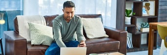 How long do late payments stay on credit reports?